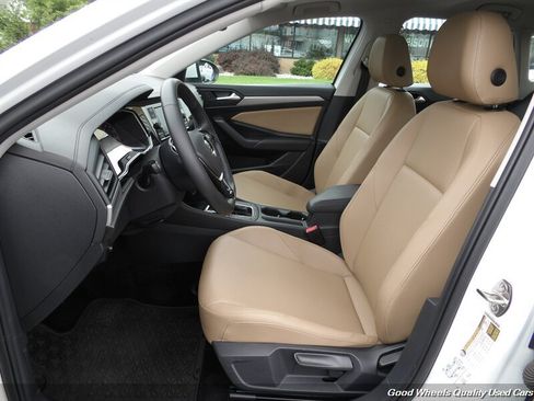 Used 2020 Volkswagen Jetta SE w/ SE Cold Weather Package FWD image 13