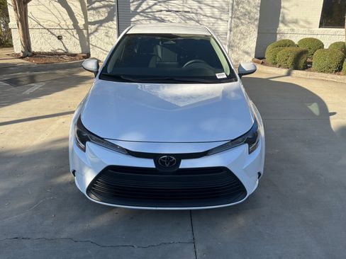 Used 2026 Toyota Corolla LE image 3