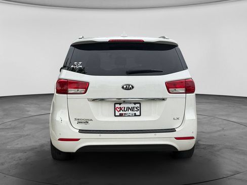 Used 2018 Kia Sedona LX w/ LX Essentials Premium Package FWD image 8