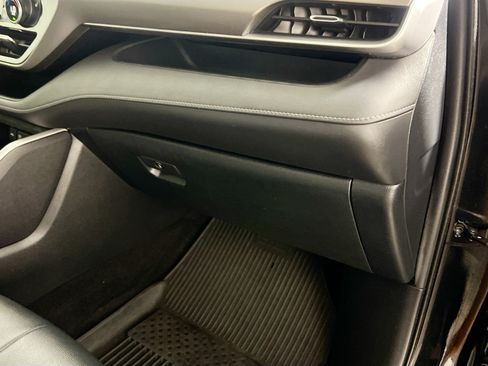Used 2020 Toyota Highlander XLE FWD image 34