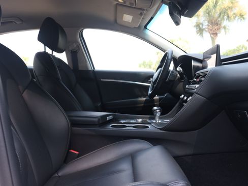Used 2025 Genesis G70 2.5T RWD image 20