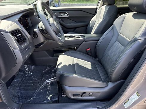 Used 2024 Nissan Rogue Platinum w/ Platinum Premium Package AWD/4WD image 29