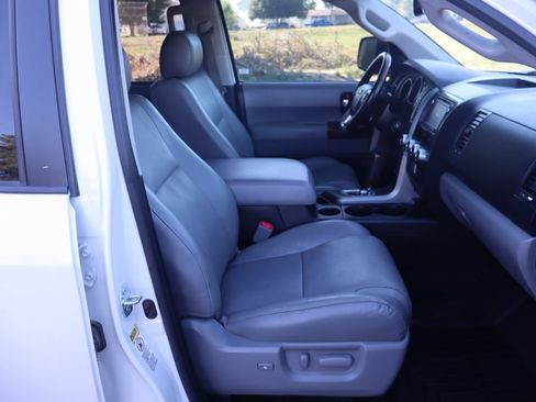 Used 2016 Toyota Sequoia Platinum AWD/4WD image 24
