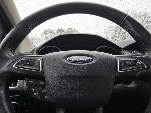 Used 2017 Ford Focus Titanium image 21