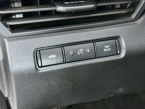 Used 2025 Nissan Altima 2.5 SV FWD image 17