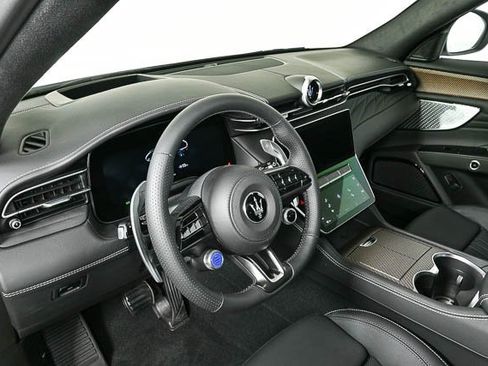 New 2025 Maserati Grecale Folgore image 4