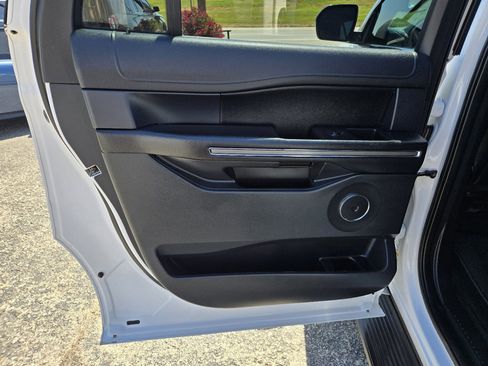 Used 2021 Ford Expedition Max XLT image 12