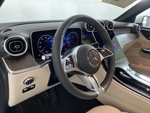 Used 2026 Mercedes-Benz GLC 300 4MATIC image 4