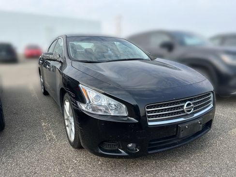 Used 2010 Nissan Maxima 3.5 SV w/ Monitor Pkg FWD image 2