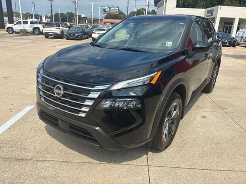 Used 2026 Nissan Rogue SV FWD image 3