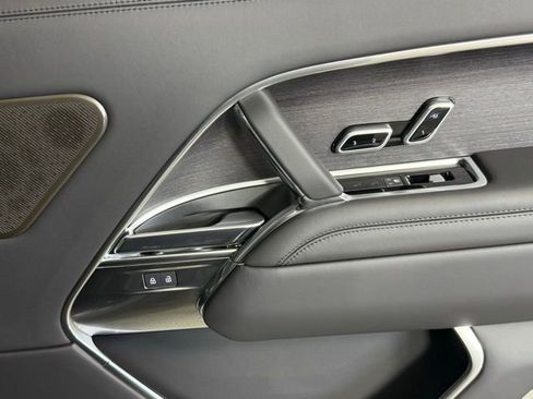 New 2025 Land Rover Range Rover Long Wheelbase Autobiography image 22