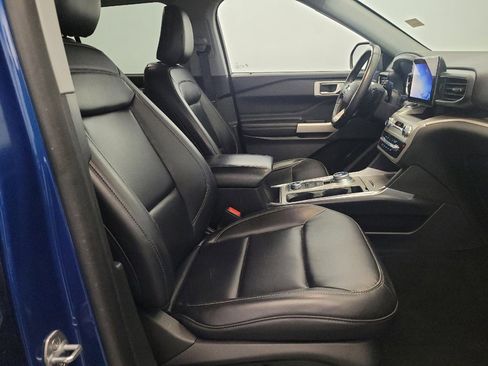 Used 2021 Ford Explorer XLT w/ Equipment Group 202A AWD/4WD image 21