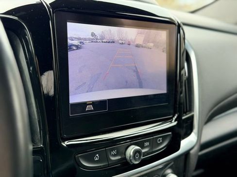 Used 2022 Chevrolet Traverse LT FWD image 15
