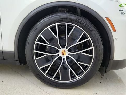 Used 2025 Porsche Macan Electric RWD image 59