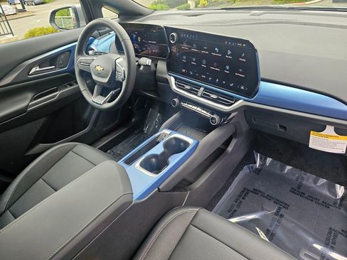 New 2026 Chevrolet Equinox EV LT AWD/4WD image 10