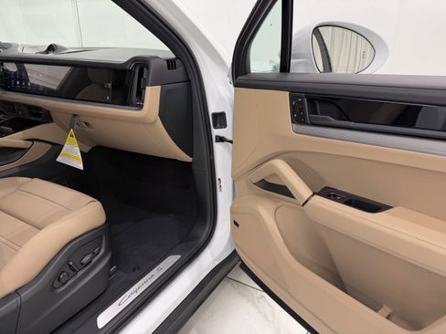 New 2026 Porsche Cayenne S image 22