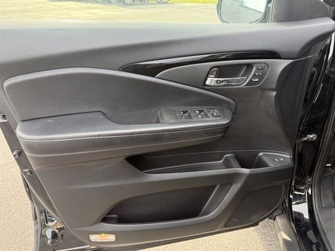 Used 2018 Honda Pilot Touring image 8