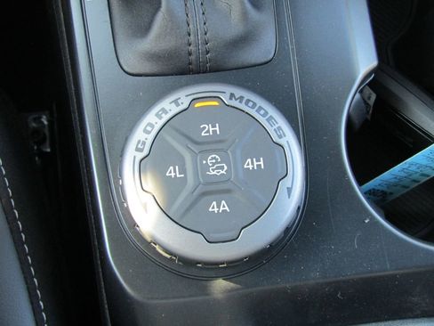 New 2025 Ford Bronco Outer Banks w/ Sasquatch Package AWD/4WD image 35