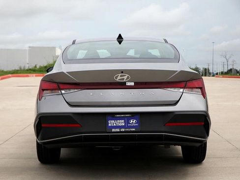 Used 2024 Hyundai Elantra SEL image 6