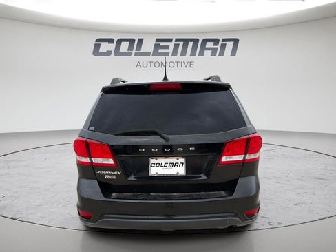 Used 2019 Dodge Journey SE w/ Connectivity Group FWD image 4