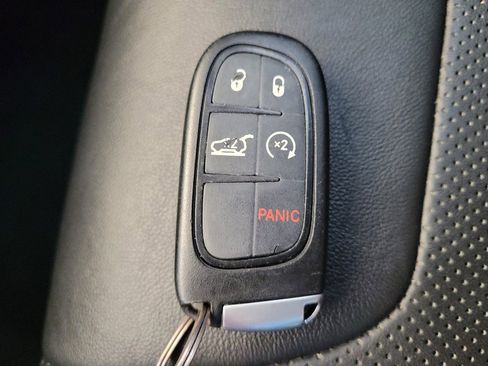 Used 2020 Jeep Cherokee Limited image 32