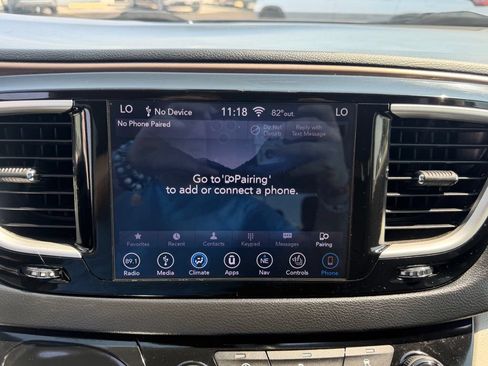 Used 2018 Chrysler Pacifica Touring-L w/ Tire & Wheel Group FWD image 37