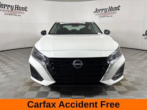 Used 2025 Nissan Altima 2.5 SV FWD image 3