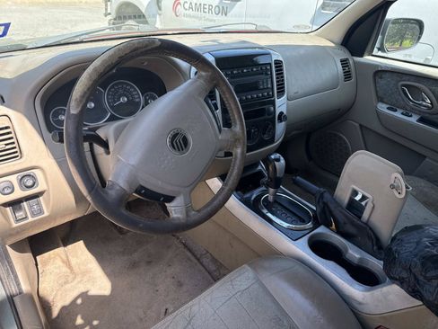Used 2007 Mercury Mariner Luxury FWD image 4