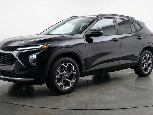 Used 2025 Chevrolet Trax LT image 3