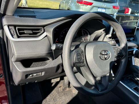 Used 2023 Toyota RAV4 LE image 9