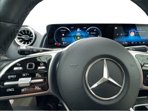 Used 2022 Mercedes-Benz GLB 250 w/ Premium Package Lite image 40