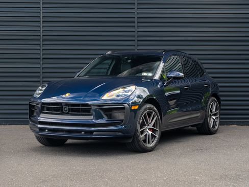 Certified 2023 Porsche Macan S AWD/4WD image 1