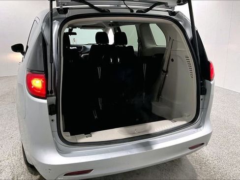 Used 2022 Chrysler Voyager LX image 40