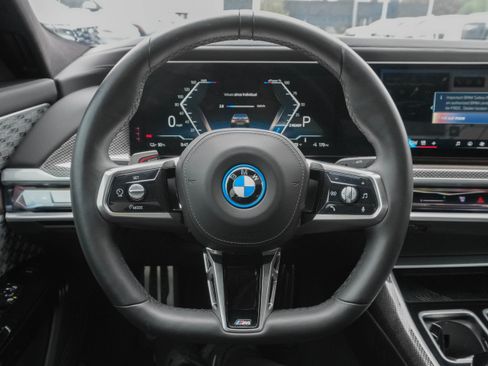 Used 2023 BMW i7 xDrive60 w/ Executive Package 2 AWD/4WD image 15