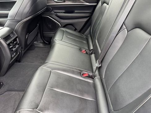 Certified 2024 Jeep Grand Cherokee Limited w/ Black Appearance Package image 16