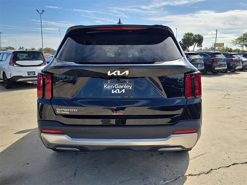 New 2026 Kia Sorento S image 7