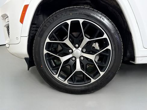 Used 2022 Jeep Grand Cherokee Summit AWD/4WD image 33