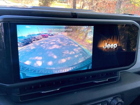 Certified 2024 Jeep Wrangler Willys image 22