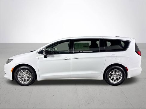 New 2026 Chrysler Voyager LX image 9