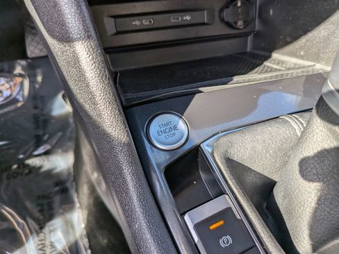 Certified 2023 Volkswagen Tiguan SE FWD image 22