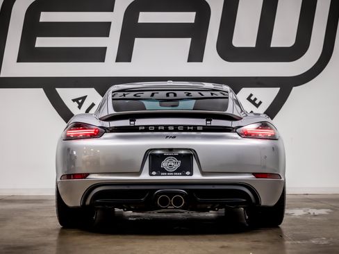 Used 2025 Porsche 718 Cayman RWD image 10