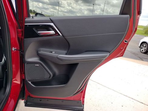 New 2026 Mitsubishi Outlander AWD image 32