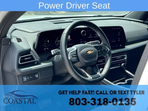 Used 2025 Chevrolet Traverse LT FWD image 5
