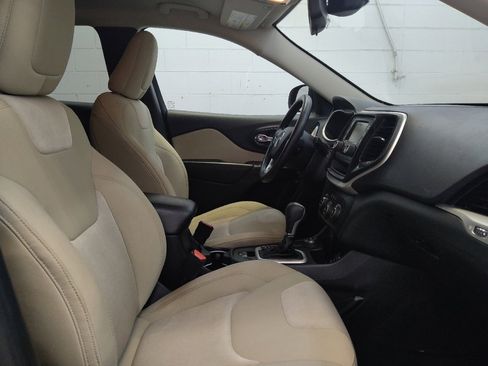 Used 2016 Jeep Cherokee Sport image 21