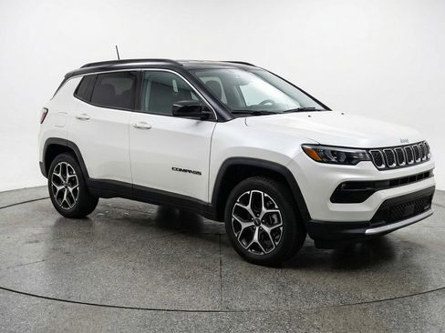 Used 2025 Jeep Compass Limited image 1