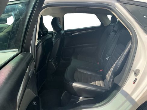 Used 2017 Ford Fusion SE w/ Equipment Group 201A FWD image 21