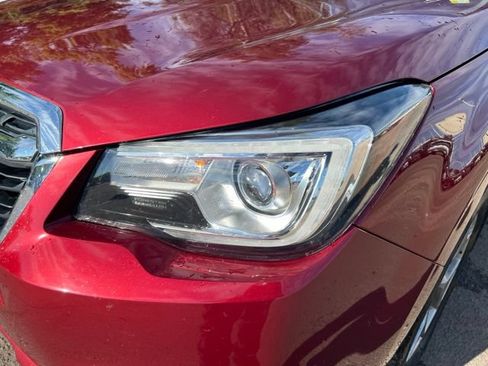 Used 2018 Subaru Forester 2.5i Touring AWD/4WD image 10