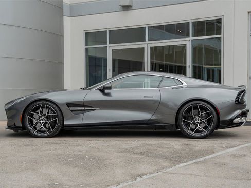 New 2025 Aston Martin Vanquish image 10