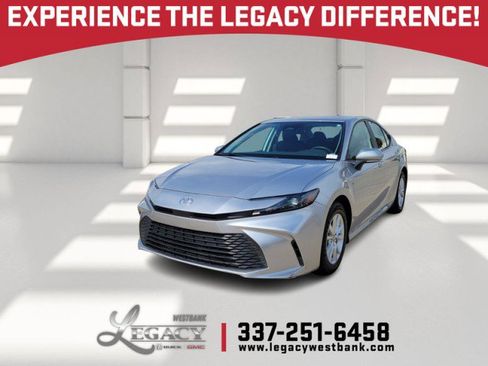 Used 2025 Toyota Camry LE image 1