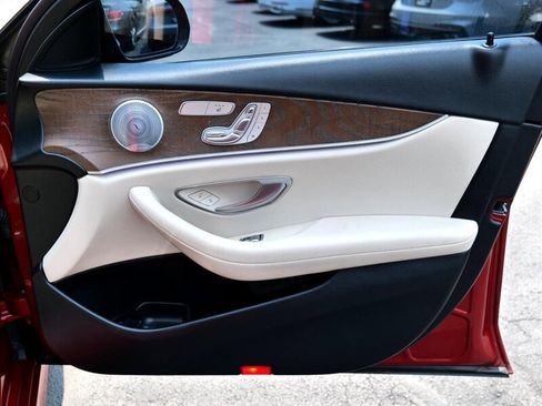 Used 2019 Mercedes-Benz E 300 4MATIC w/ Parking Assistance Package image 21